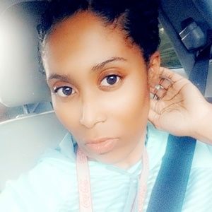 Meet your Posher, Adrienna